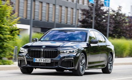 2020 BMW 7-Series Plug-In Hybrid Front Three-Quarter Wallpapers 450x275 (117)