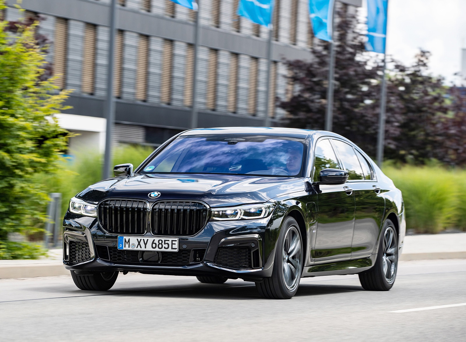 2020 BMW 7-Series Plug-In Hybrid Front Three-Quarter Wallpapers #117 of 131