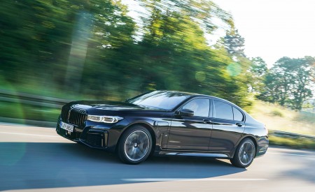 2020 BMW 7-Series Plug-In Hybrid Front Three-Quarter Wallpapers 450x275 (109)