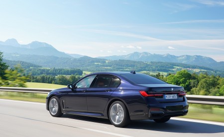 2020 BMW 7-Series Plug-In Hybrid Rear Three-Quarter Wallpapers  450x275 (115)