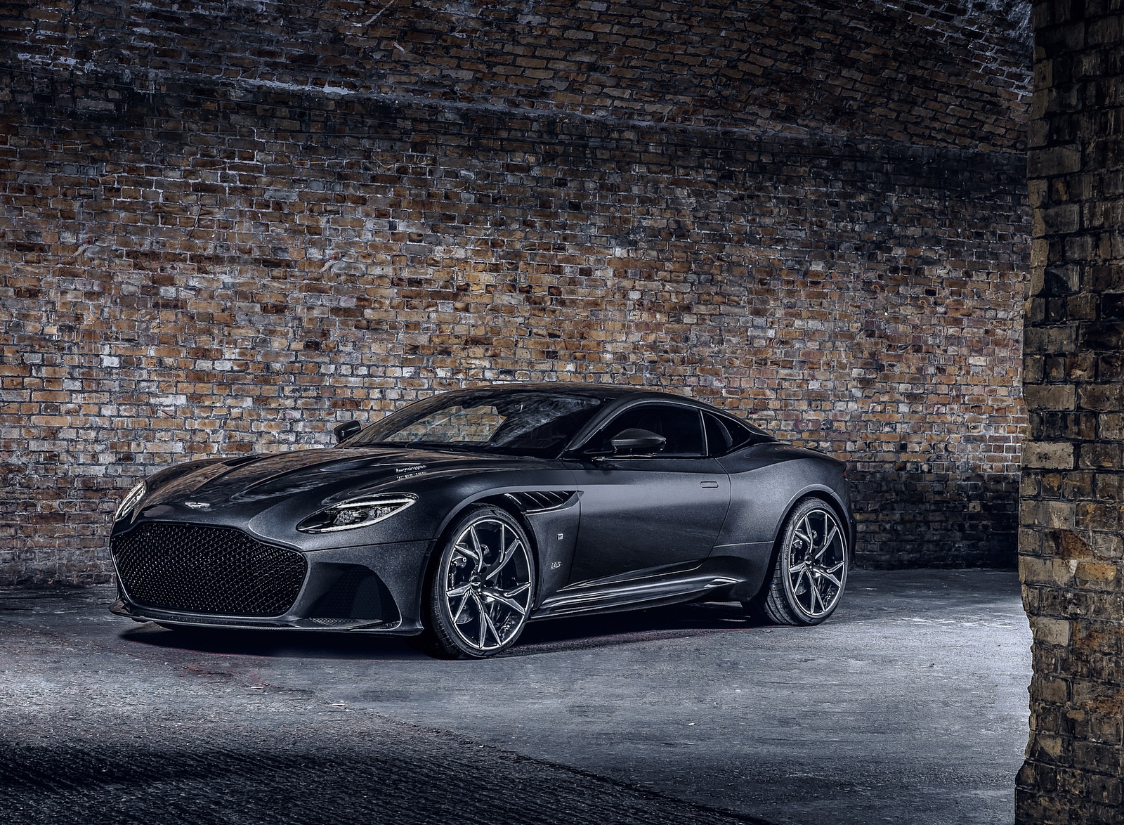 2021 Aston Martin DBS Superleggera 007 Edition Front Three-Quarter Wallpapers #1 of 11