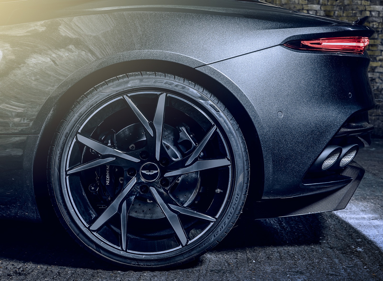 2021 Aston Martin DBS Superleggera 007 Edition Wheel Wallpapers (6)