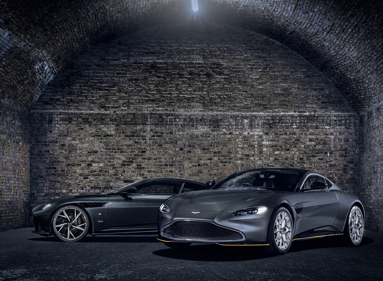 2021 Aston Martin Vantage 007 Edition and DBS Superleggera 007 Edition Wallpapers #7 of 17