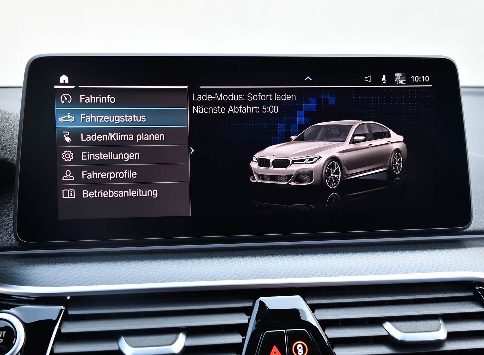 2021 BMW 545e xDrive Central Console Wallpapers  #78 of 90