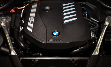 2021 BMW 545e xDrive Engine Wallpapers  450x275 (69)