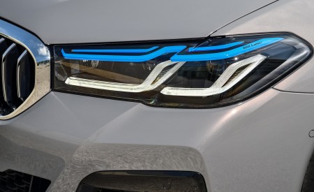 2021 BMW 545e xDrive Headlight Wallpapers 450x275 (64)