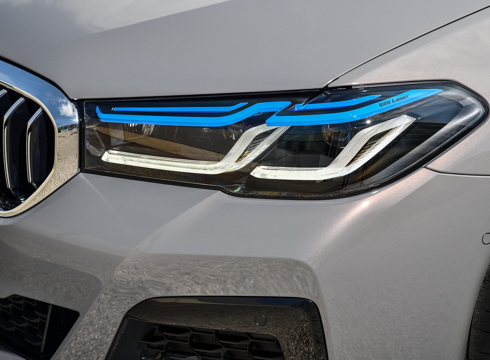 2021 BMW 545e xDrive Headlight Wallpapers #64 of 90
