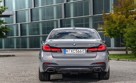 2021 BMW 545e xDrive Rear Wallpapers  450x275 (57)
