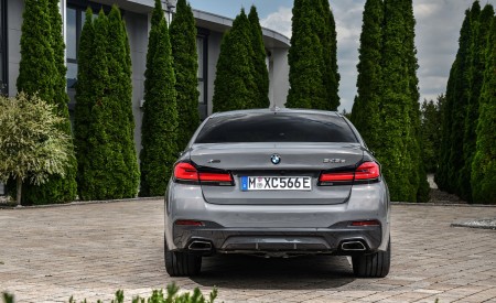 2021 BMW 545e xDrive Rear Wallpapers 450x275 (58)