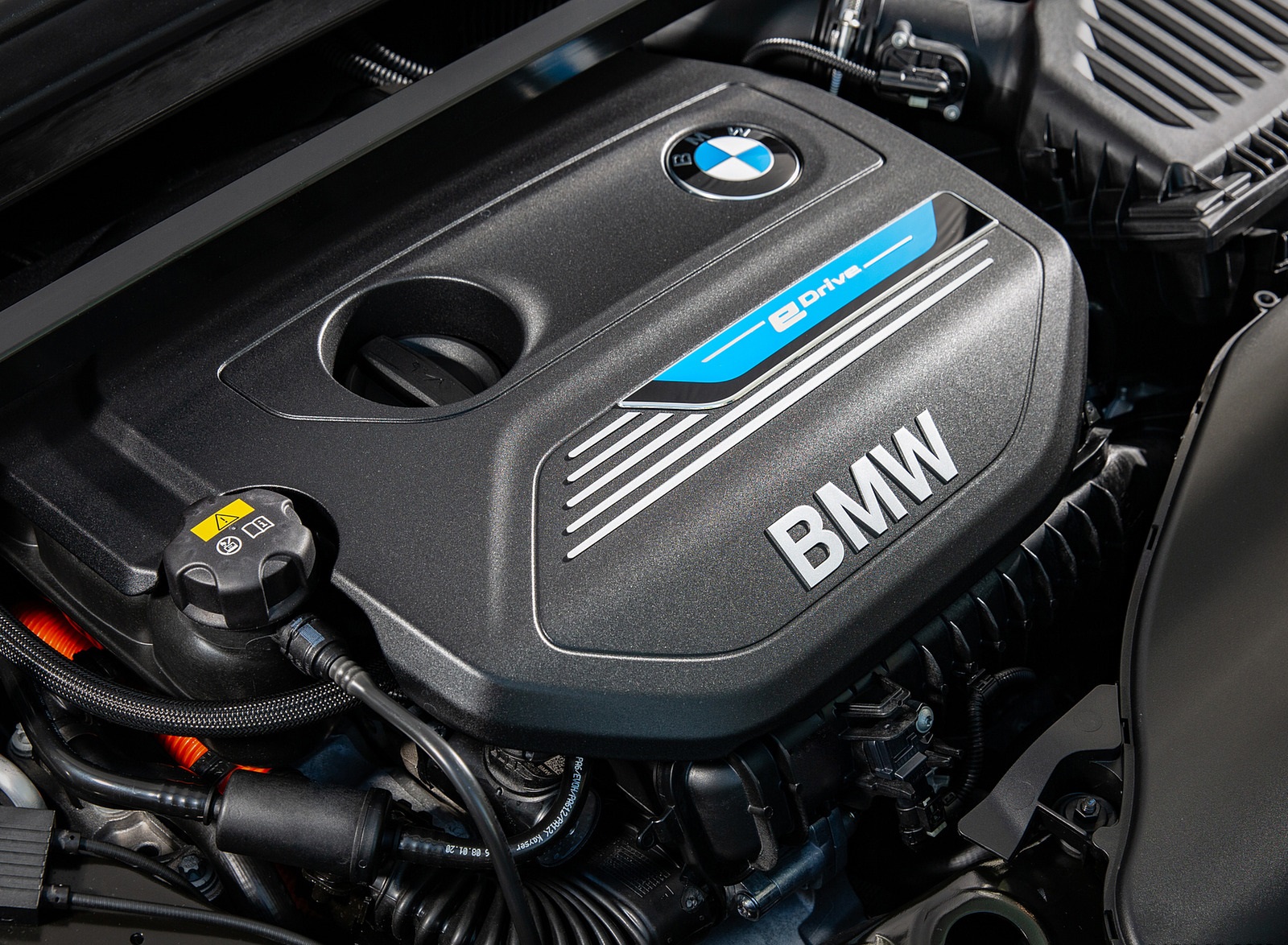 2021 BMW X1 xDrive25e Engine Wallpapers #35 of 41