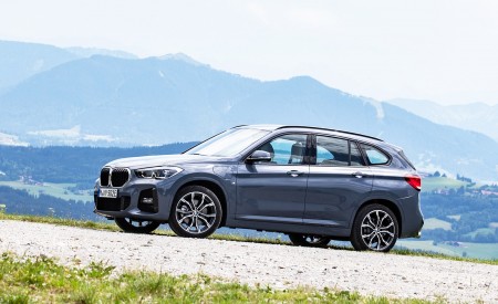 2021 BMW X1 xDrive25e Front Three-Quarter Wallpapers  450x275 (23)