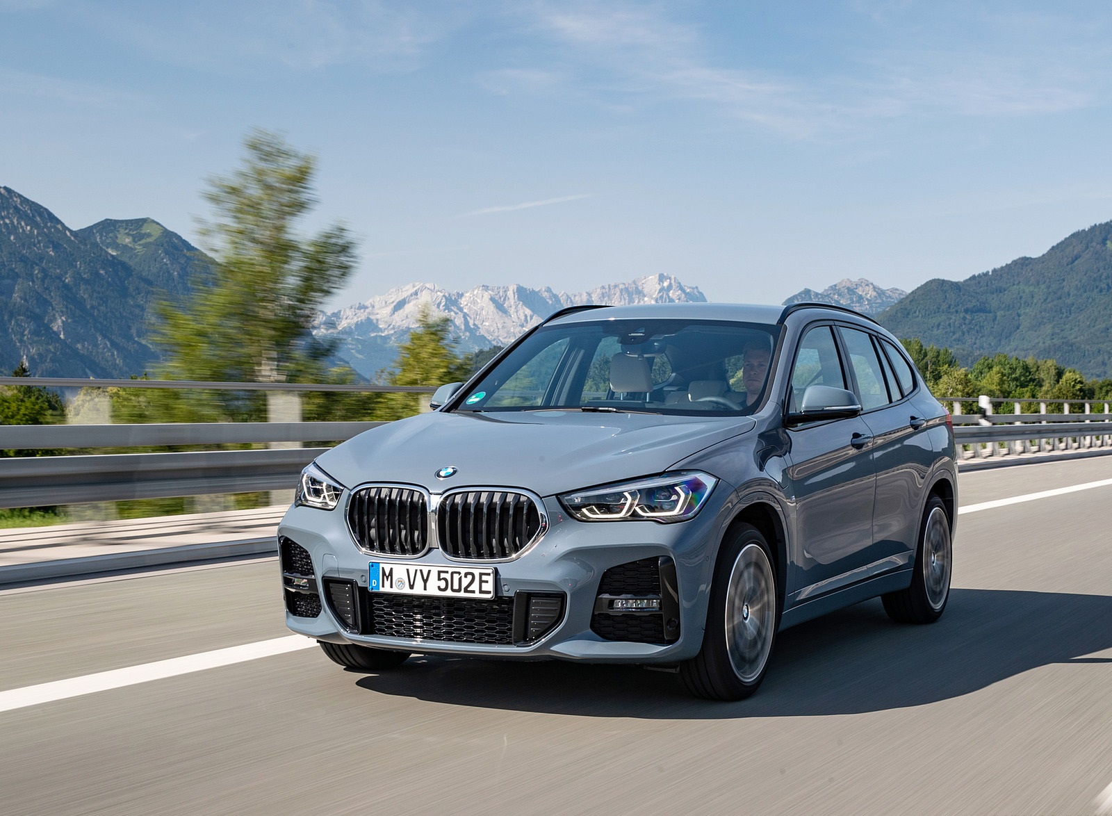 2021 BMW X1 xDrive25e Front Three-Quarter Wallpapers  (7)