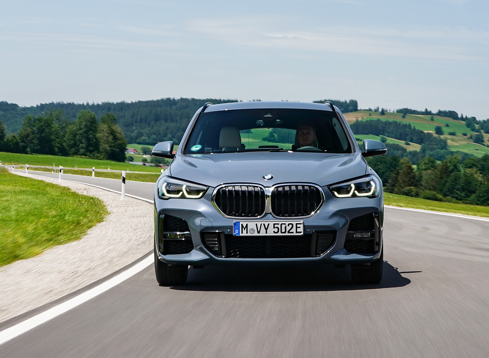 2021 BMW X1 xDrive25e Front Wallpapers (10)