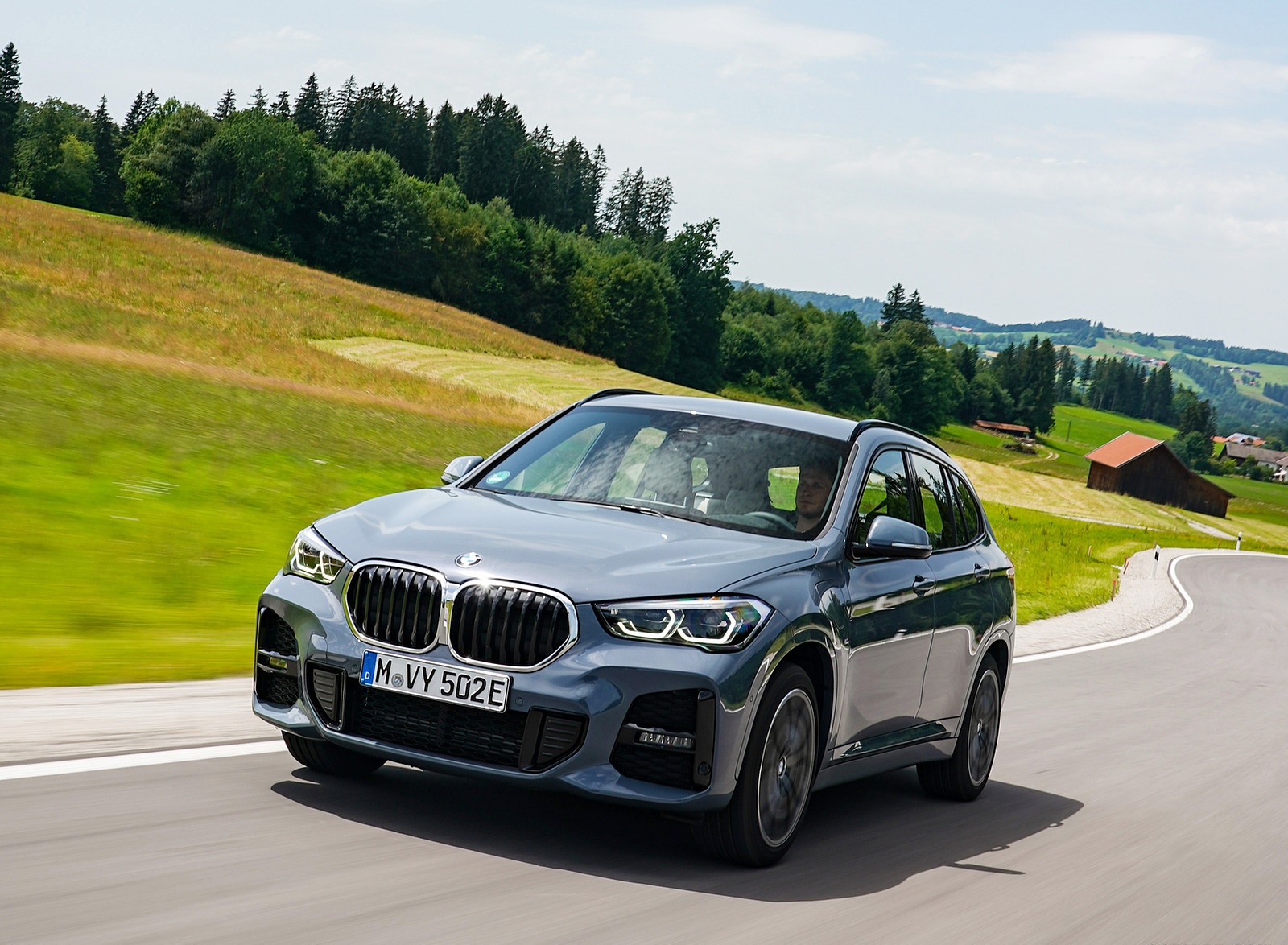 2021 BMW X1 xDrive25e Front Wallpapers (3)