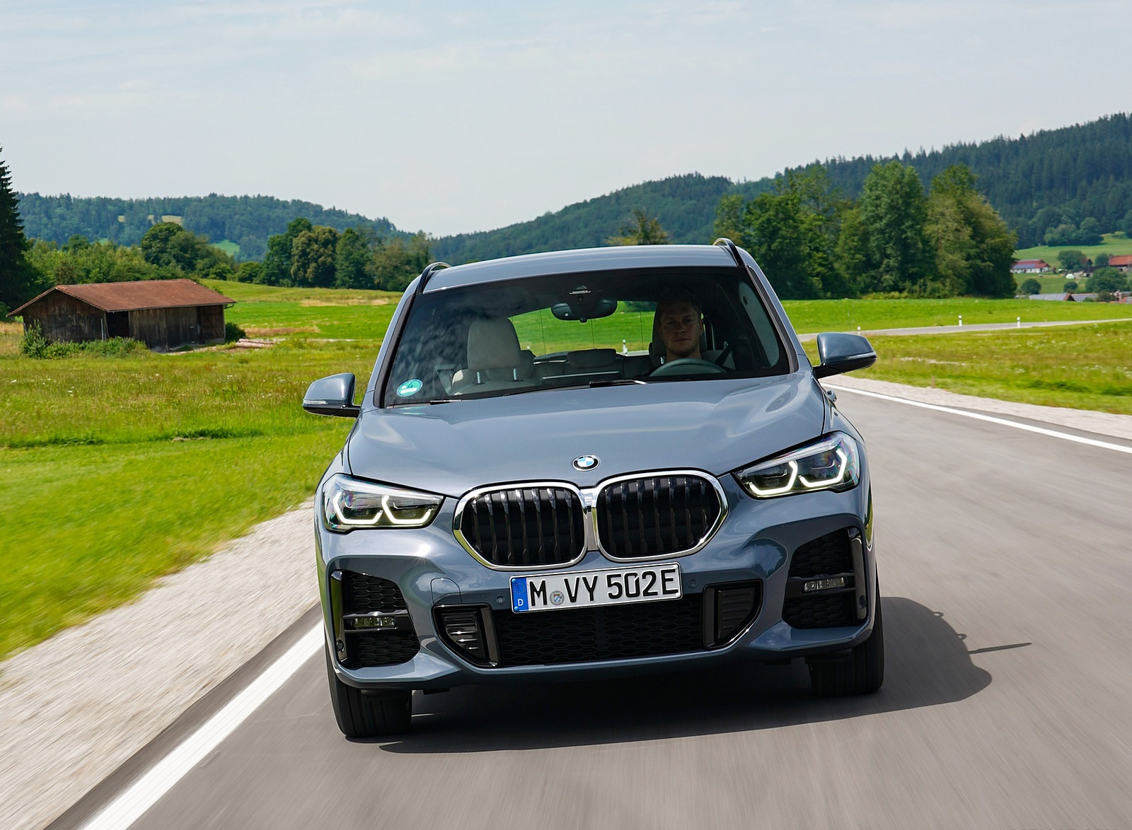 2021 BMW X1 xDrive25e Front Wallpapers (2)