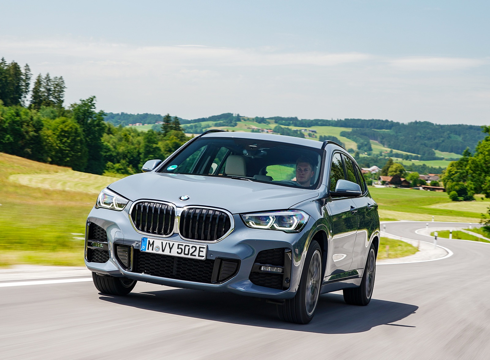 2021 BMW X1 xDrive25e Front Wallpapers (4)