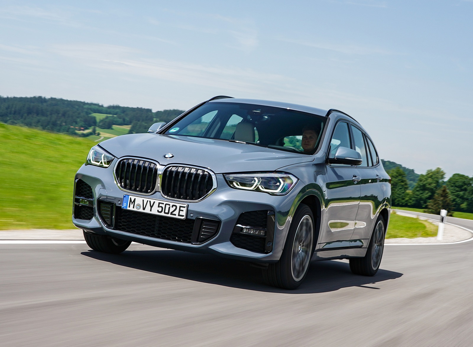 2021 BMW X1 xDrive25e Front Wallpapers (1)