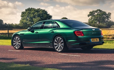 2021 Bentley Flying Spur Styling Specification Rear Three-Quarter Wallpapers 450x275 (7)
