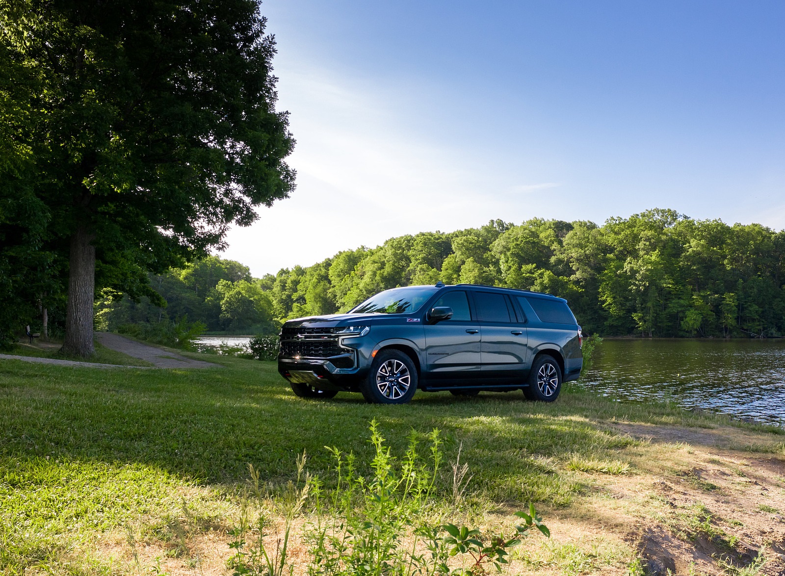 2021 Chevrolet Suburban Z71 Front Three-Quarter Wallpapers (8)