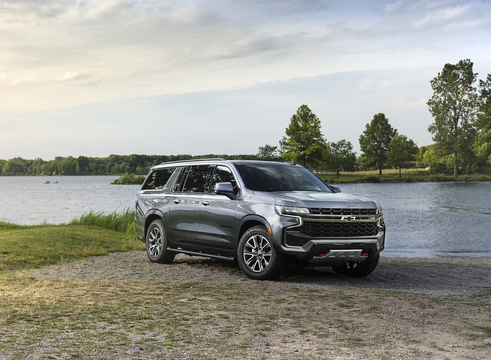 2021 Chevrolet Suburban Z71 Front Three-Quarter Wallpapers (9)