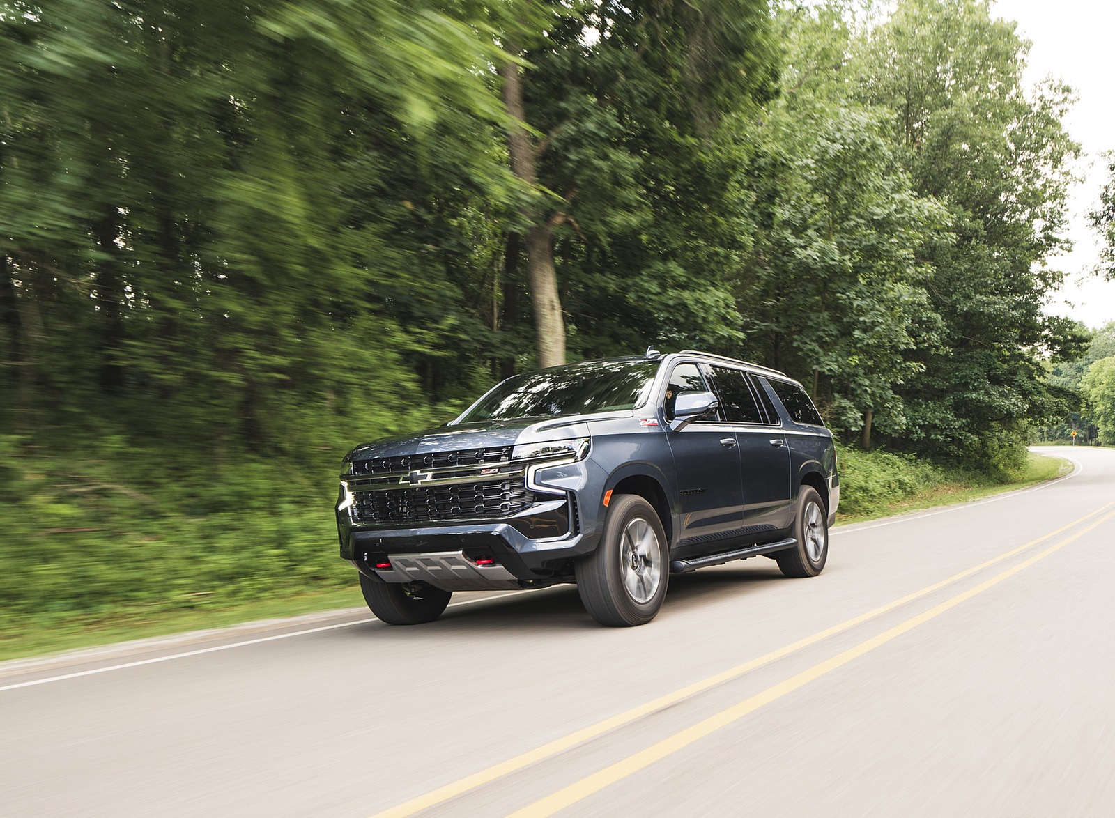 2021 Chevrolet Suburban Z71 Front Three-Quarter Wallpapers #4 of 25