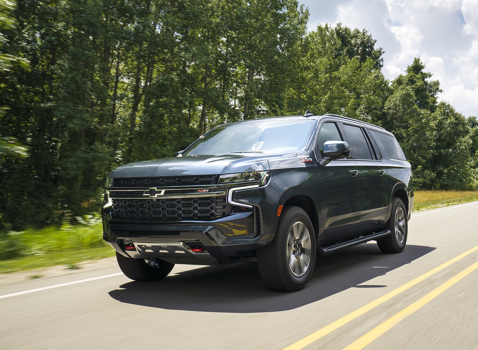 2021 Chevrolet Suburban Z71 Front Three-Quarter Wallpapers #5 of 25