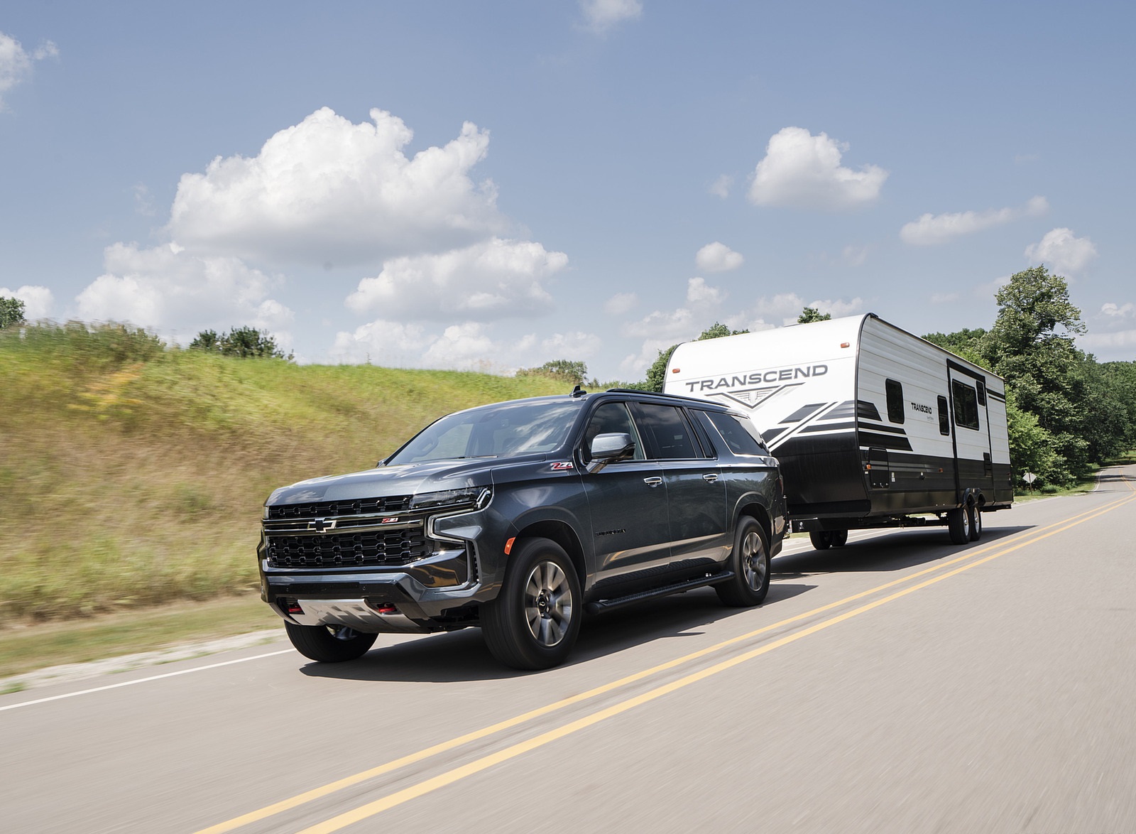 2021 Chevrolet Suburban Z71 Front Three-Quarter Wallpapers #2 of 25