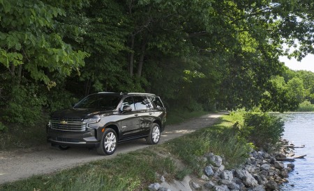 2021 Chevrolet Tahoe High Country Front Three-Quarter Wallpapers 450x275 (8)