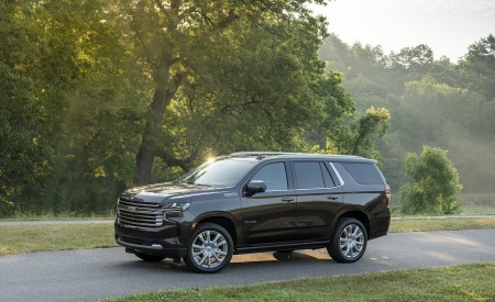 2021 Chevrolet Tahoe High Country Front Three-Quarter Wallpapers 450x275 (9)