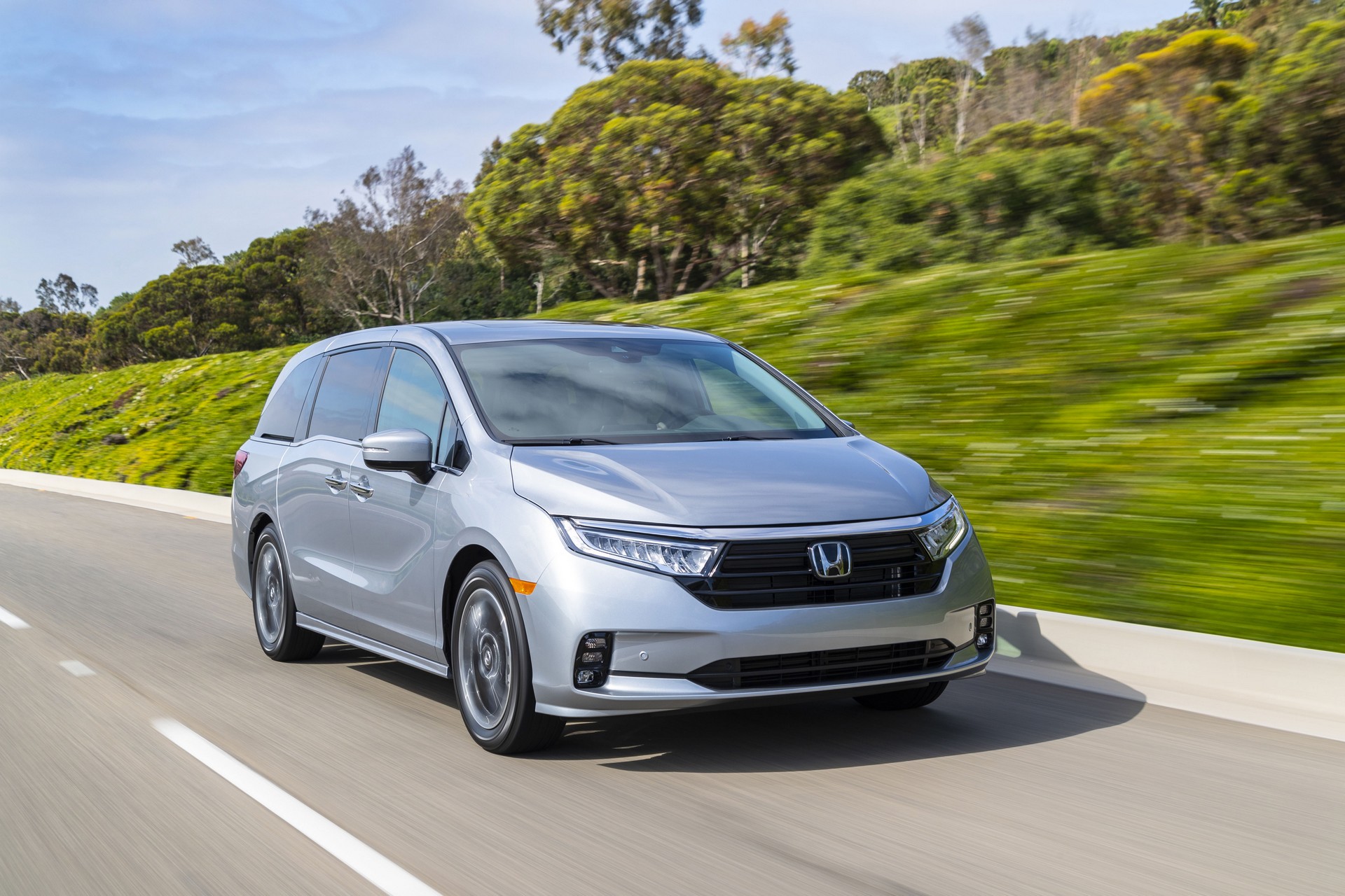 2021 Honda Odyssey Front Three-Quarter Wallpapers #1 of 113