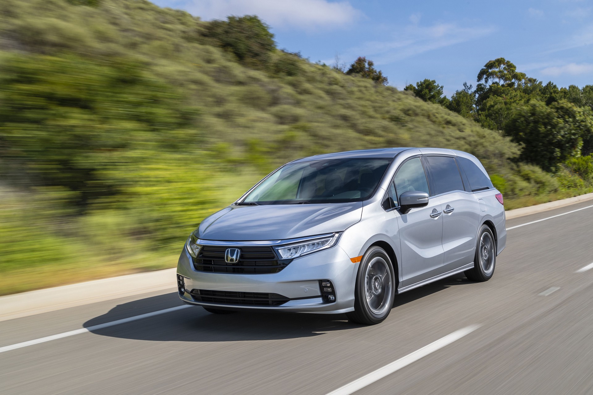 2021 Honda Odyssey Front Three-Quarter Wallpapers (4)