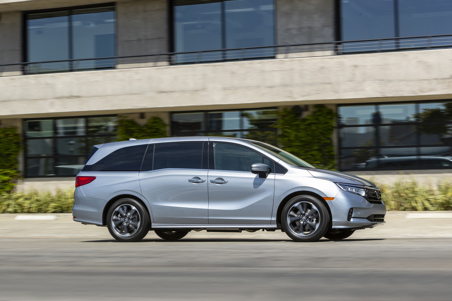 2021 Honda Odyssey Front Three-Quarter Wallpapers #11 of 113