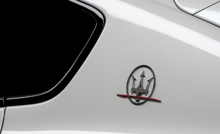 2021 Maserati Levante Trofeo Badge Wallpapers 450x275 (11)