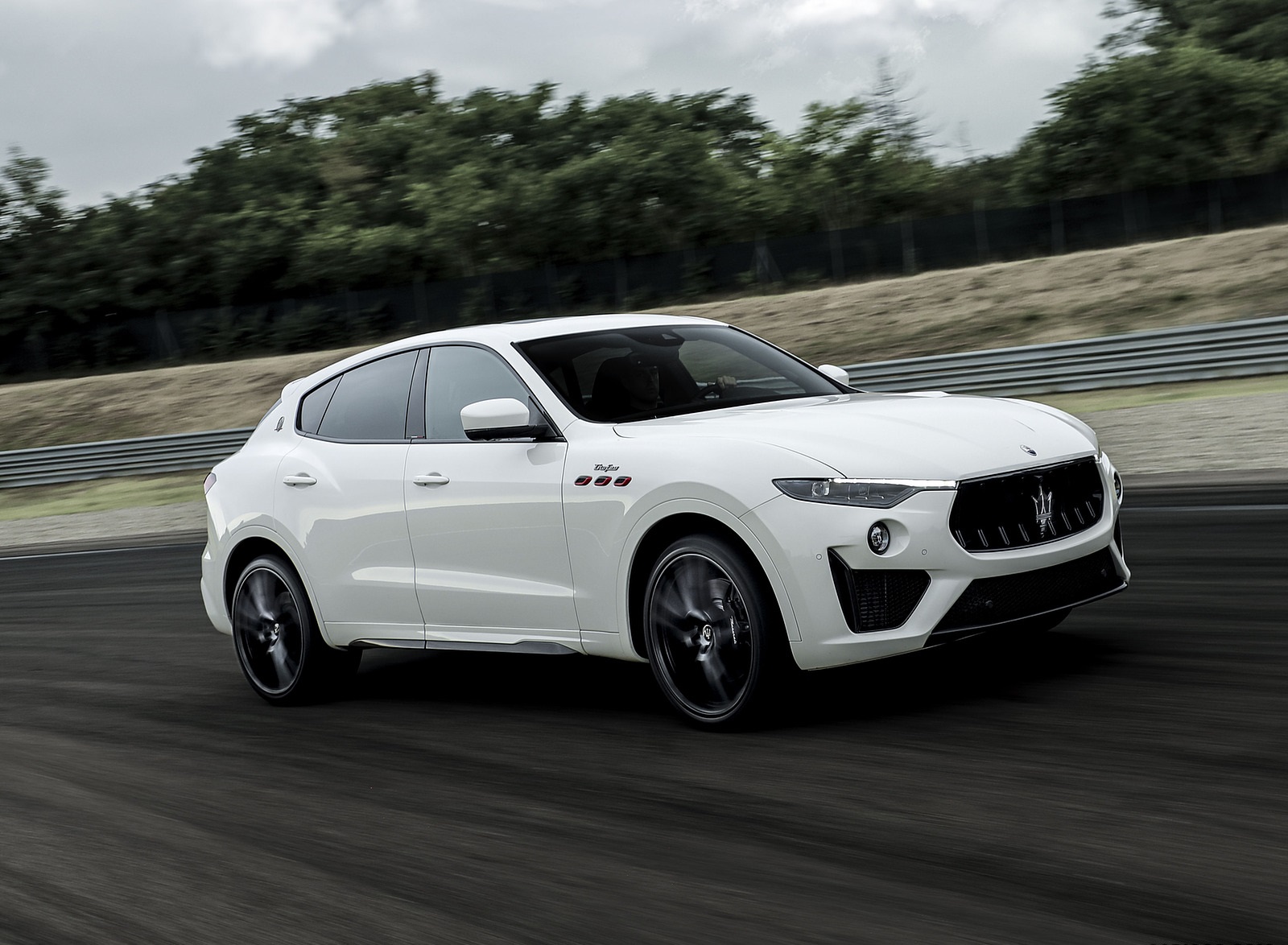 2021 Maserati Levante Trofeo Front Three-Quarter Wallpapers (3)