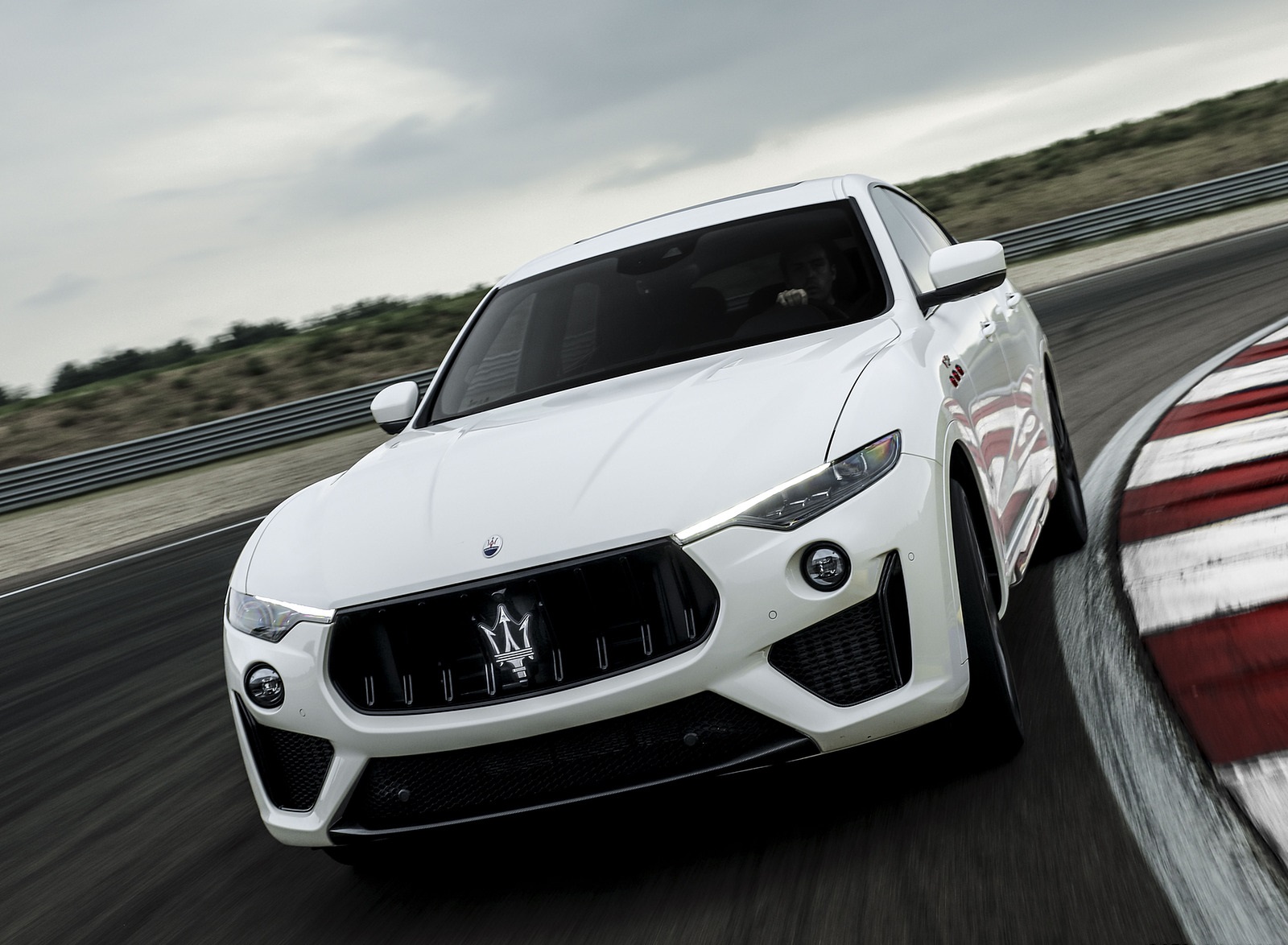 2021 Maserati Levante Trofeo Front Wallpapers #2 of 13