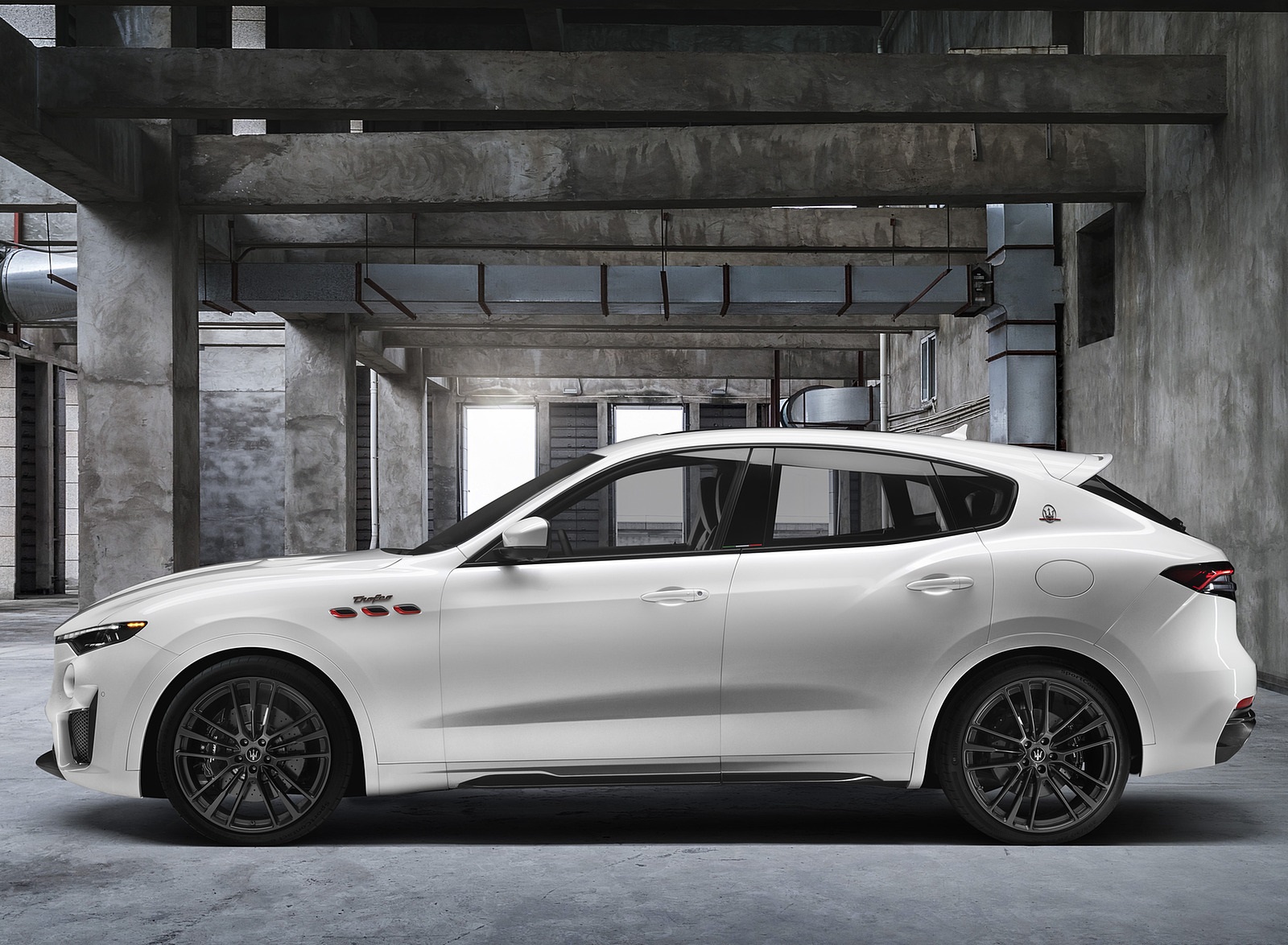 2021 Maserati Levante Trofeo Side Wallpapers (9)