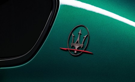 2021 Maserati Quattroporte Trofeo Badge Wallpapers 450x275 (9)