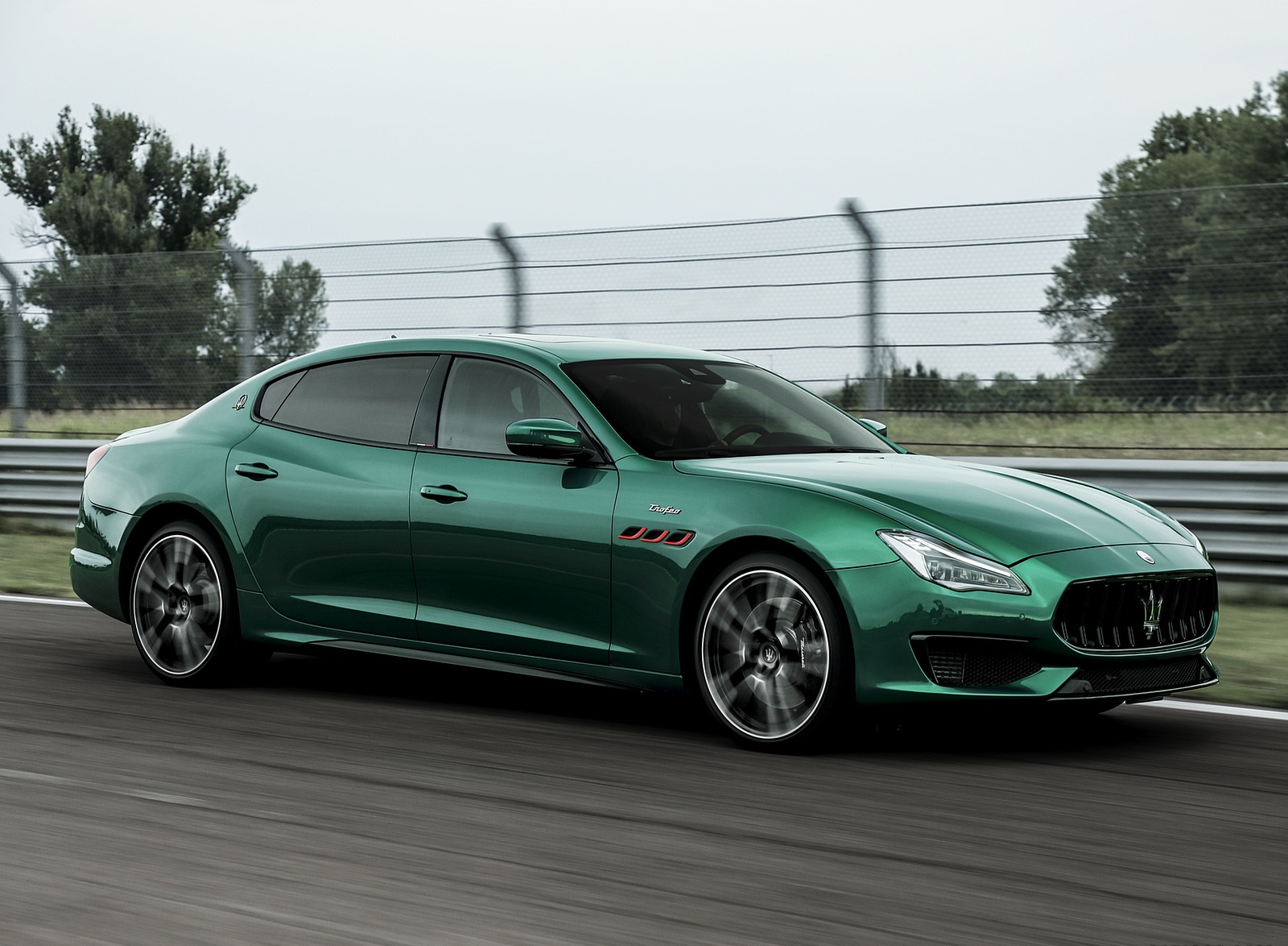 2021 Maserati Quattroporte Trofeo Front Three-Quarter Wallpapers #3 of 10