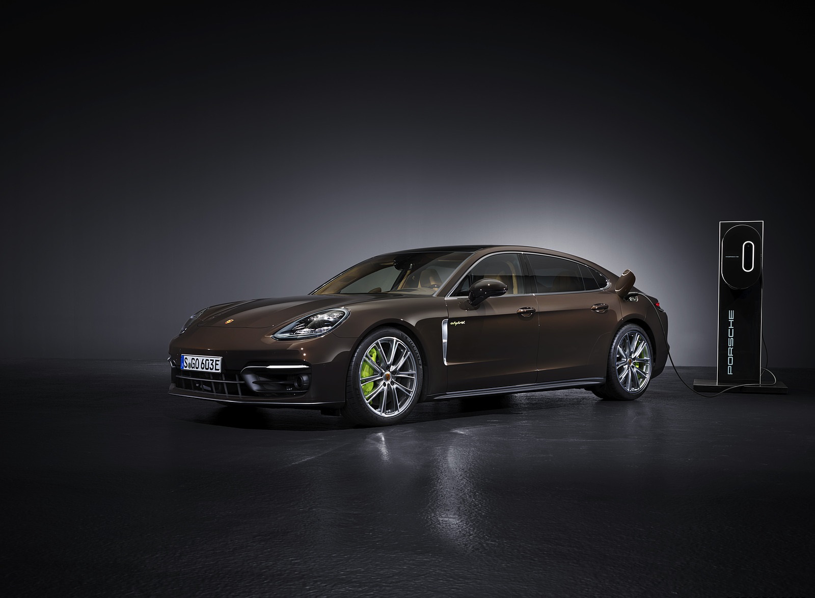 2021 Porsche Panamera 4S E-Hybrid Executive Front Three-Quarter Wallpapers #2 of 8