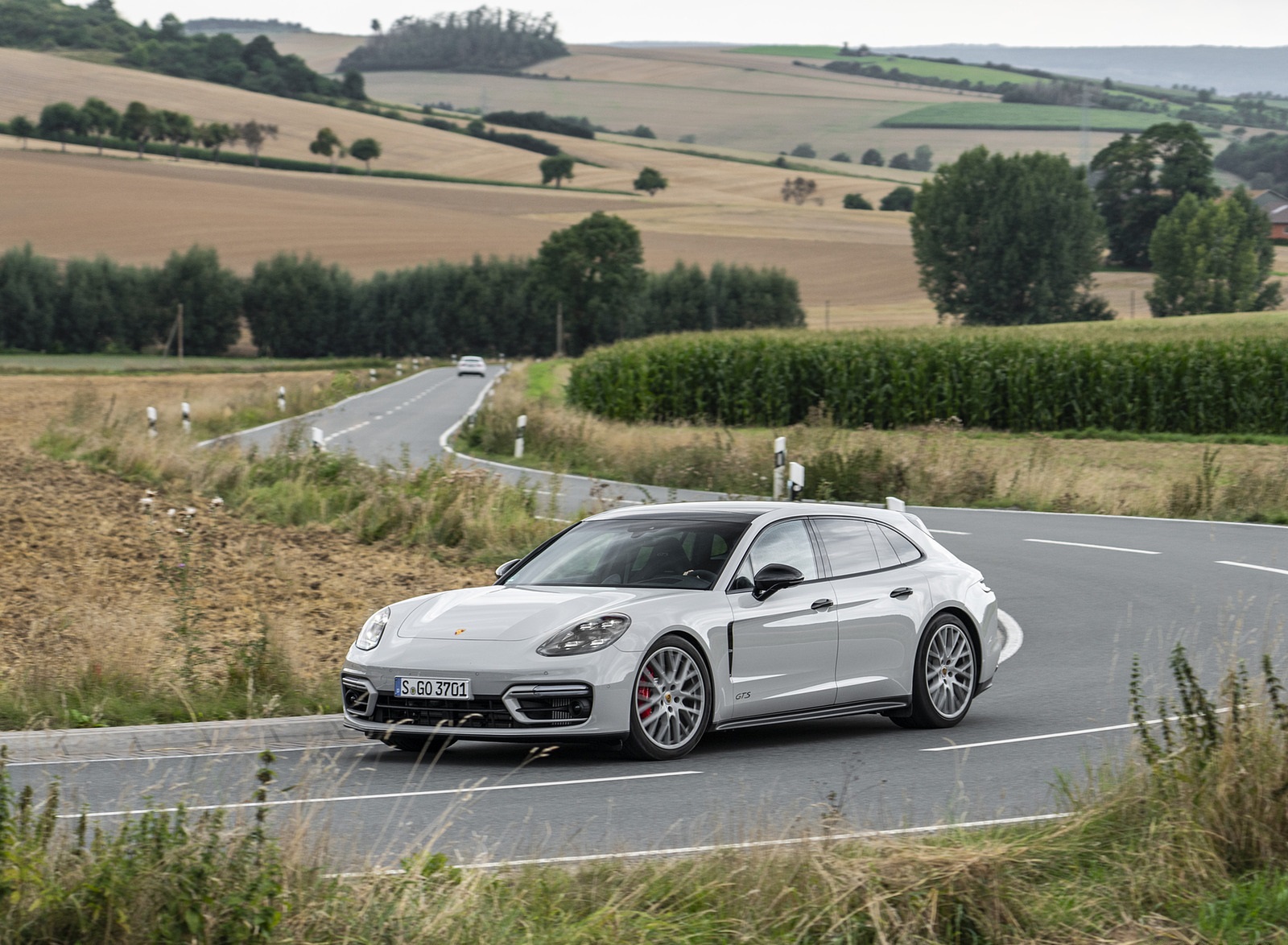 2021 Porsche Panamera GTS Sport Turismo (Color: Crayon) Front Three-Quarter Wallpapers #9 of 64