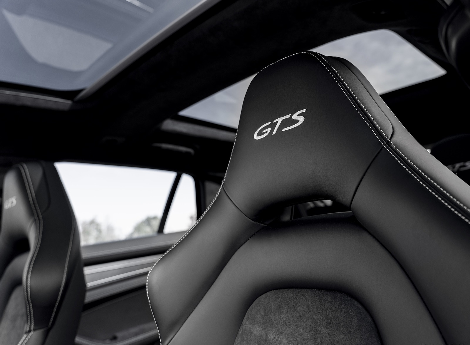 2021 Porsche Panamera GTS Sport Turismo (Color: Crayon) Interior Front Seats Wallpapers #62 of 64