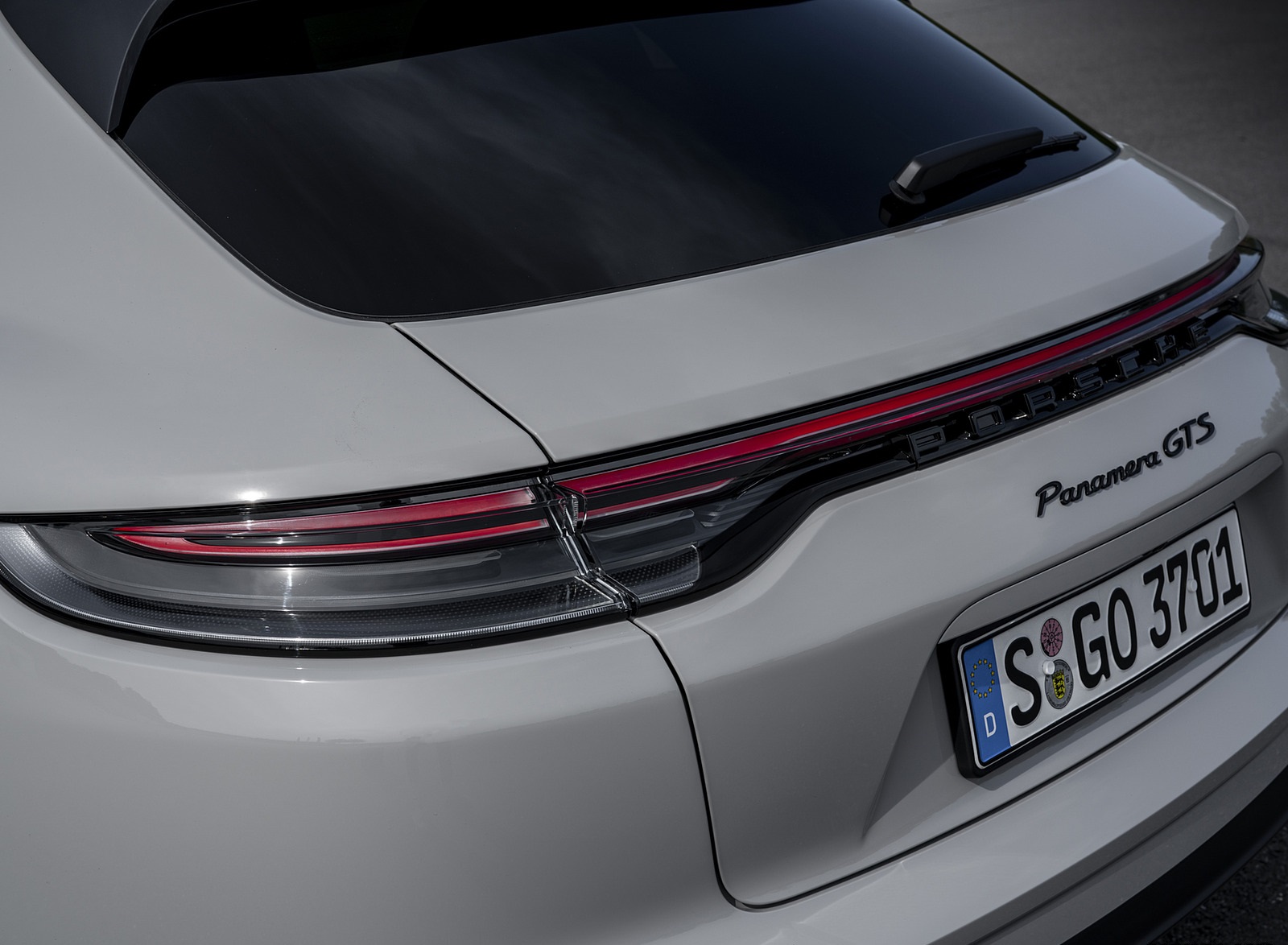 2021 Porsche Panamera GTS Sport Turismo (Color: Crayon) Tail Light Wallpapers #41 of 64