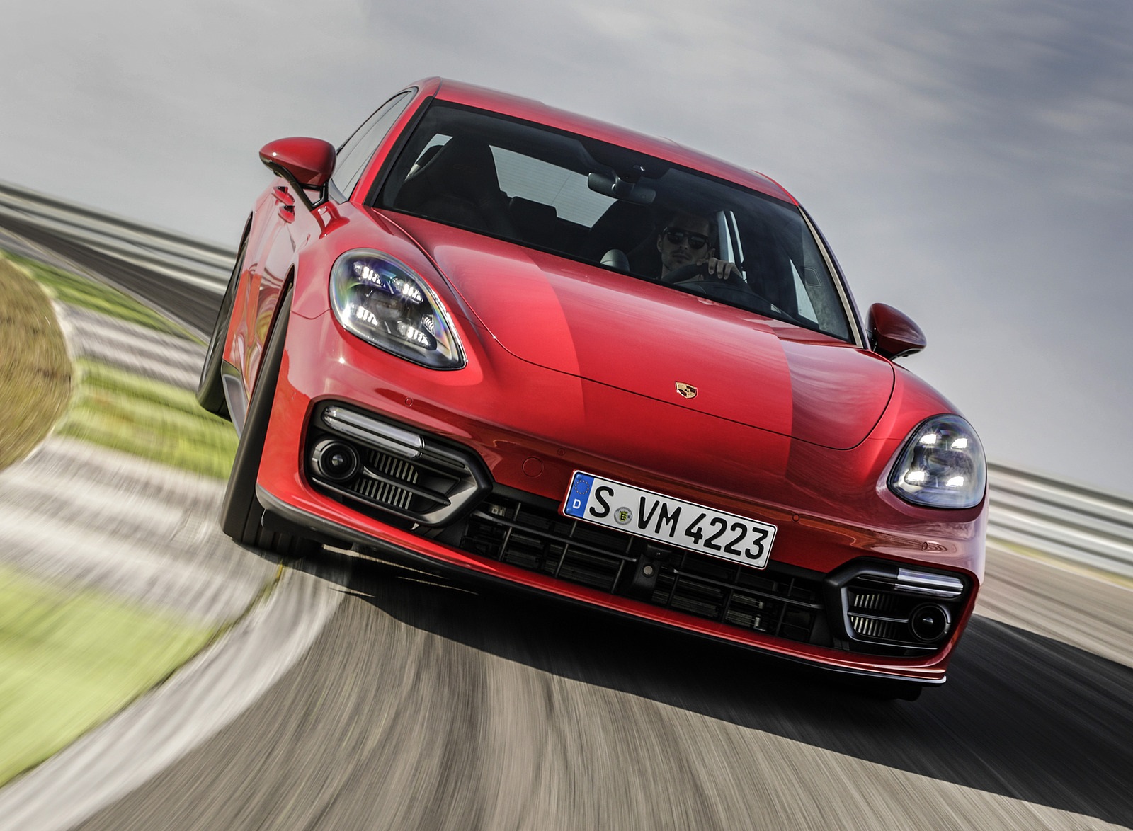 2021 Porsche Panamera GTS Sport Turismo Front Wallpapers #2 of 64