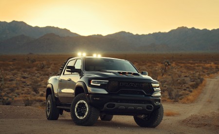 2021 Ram 1500 TRX Launch Edition Front Three-Quarter Wallpapers 450x275 (14)