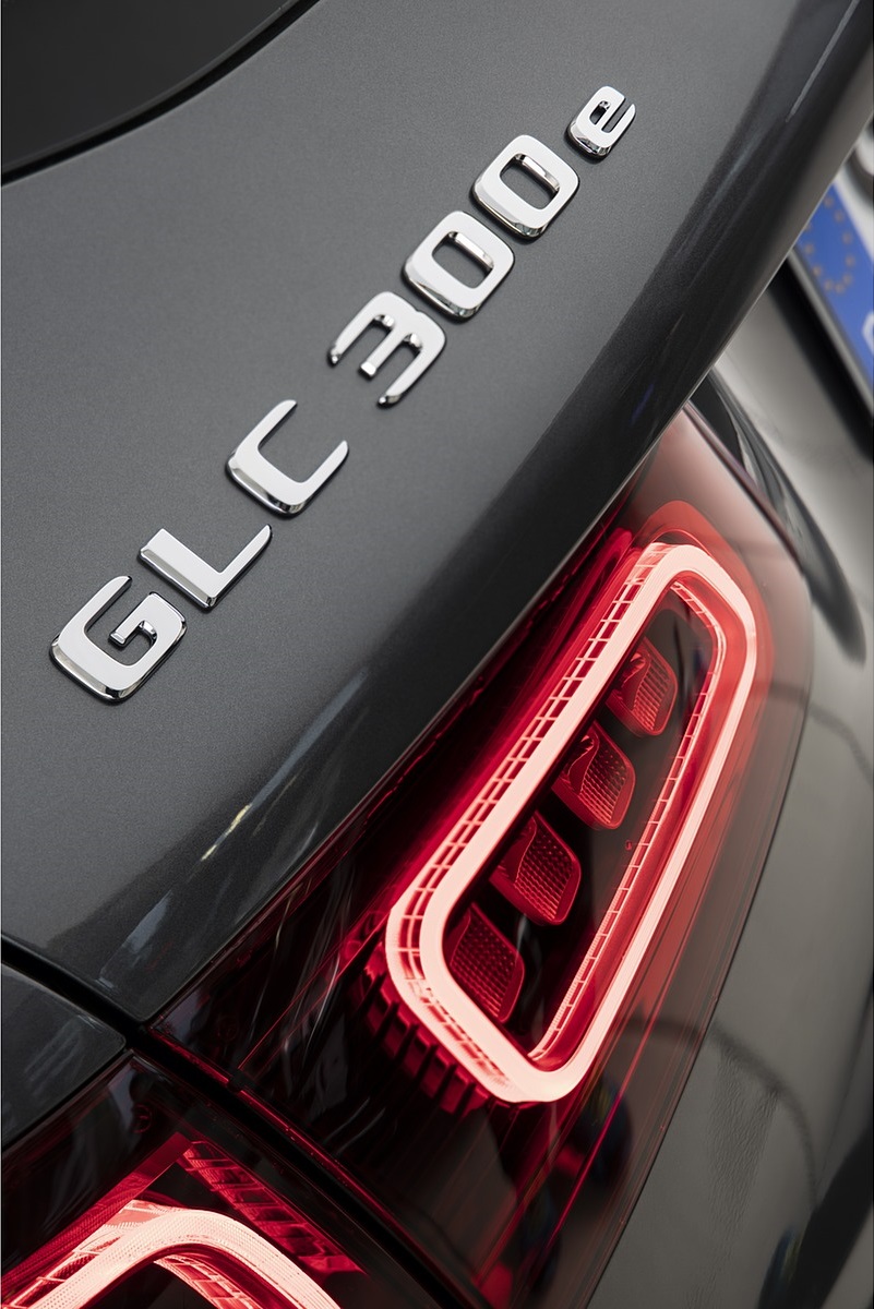 2020 Mercedes-Benz GLC 350e 4MATIC EQ Power (Color: Selenite Grey Metallic; EU-Spec) Detail Wallpapers (8)