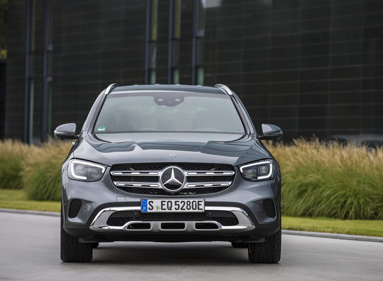 2020 Mercedes-Benz GLC 350e 4MATIC EQ Power (Color: Selenite Grey Metallic; EU-Spec) Front Wallpapers (3)