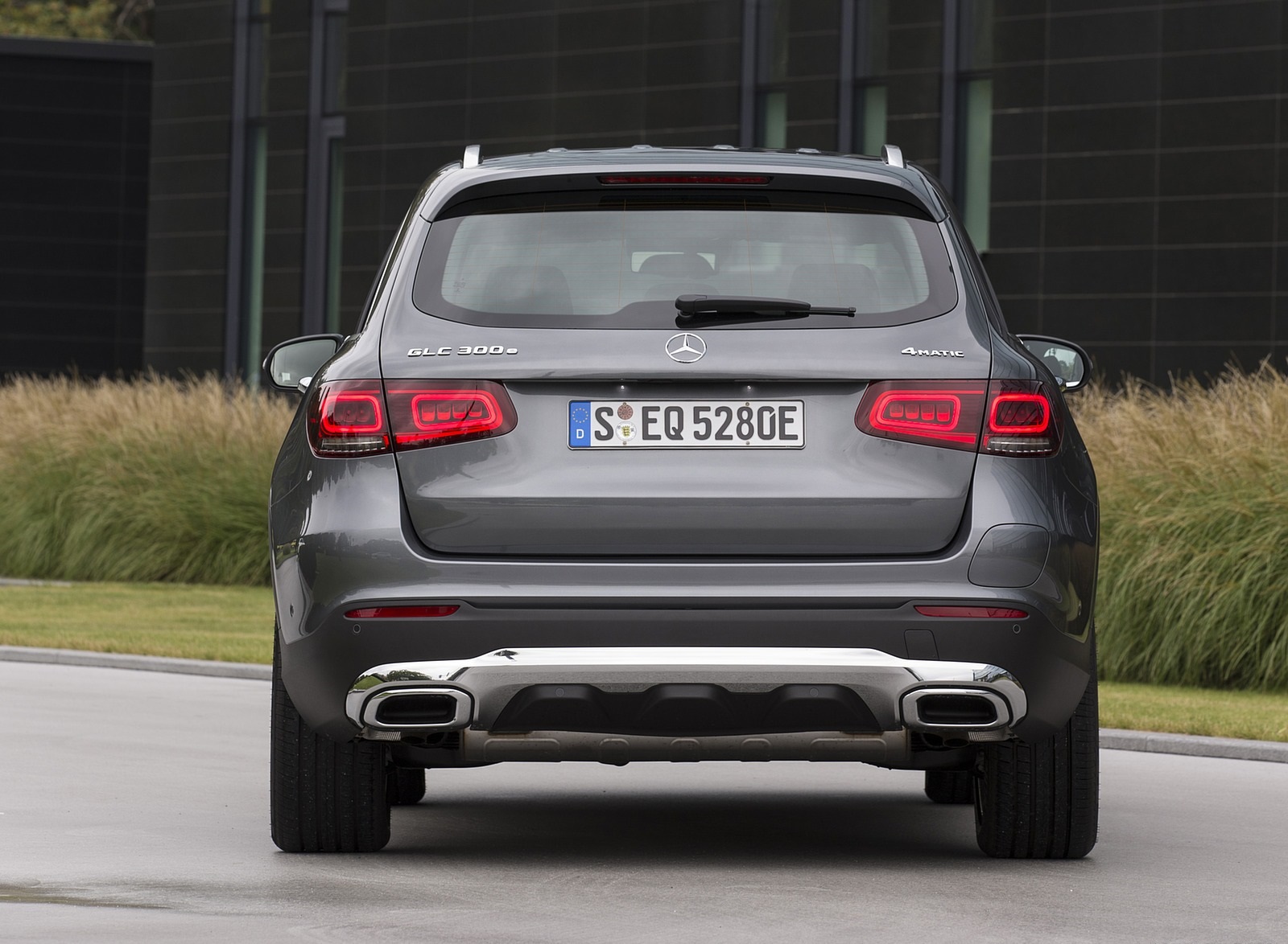 2020 Mercedes-Benz GLC 350e 4MATIC EQ Power (Color: Selenite Grey Metallic; EU-Spec) Rear Wallpapers (4)