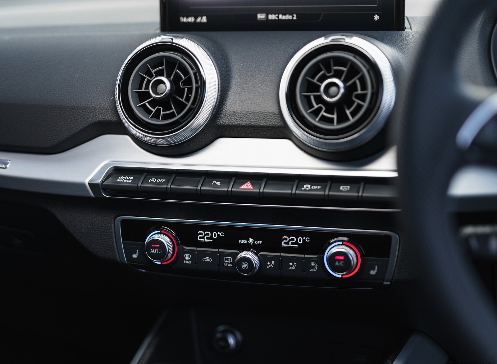 2021 Audi Q2 35 TFSI (UK-Spec) Central Console Wallpapers  #171 of 196