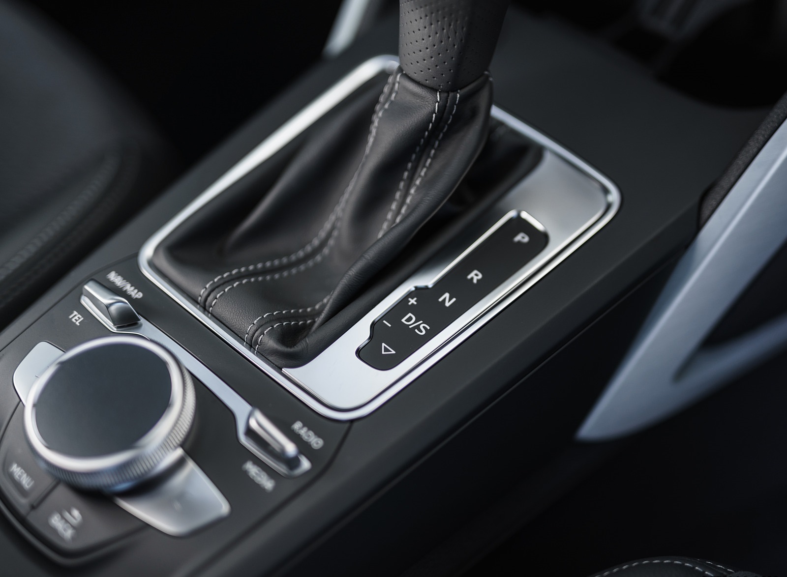 2021 Audi Q2 35 TFSI (UK-Spec) Central Console Wallpapers  #180 of 196