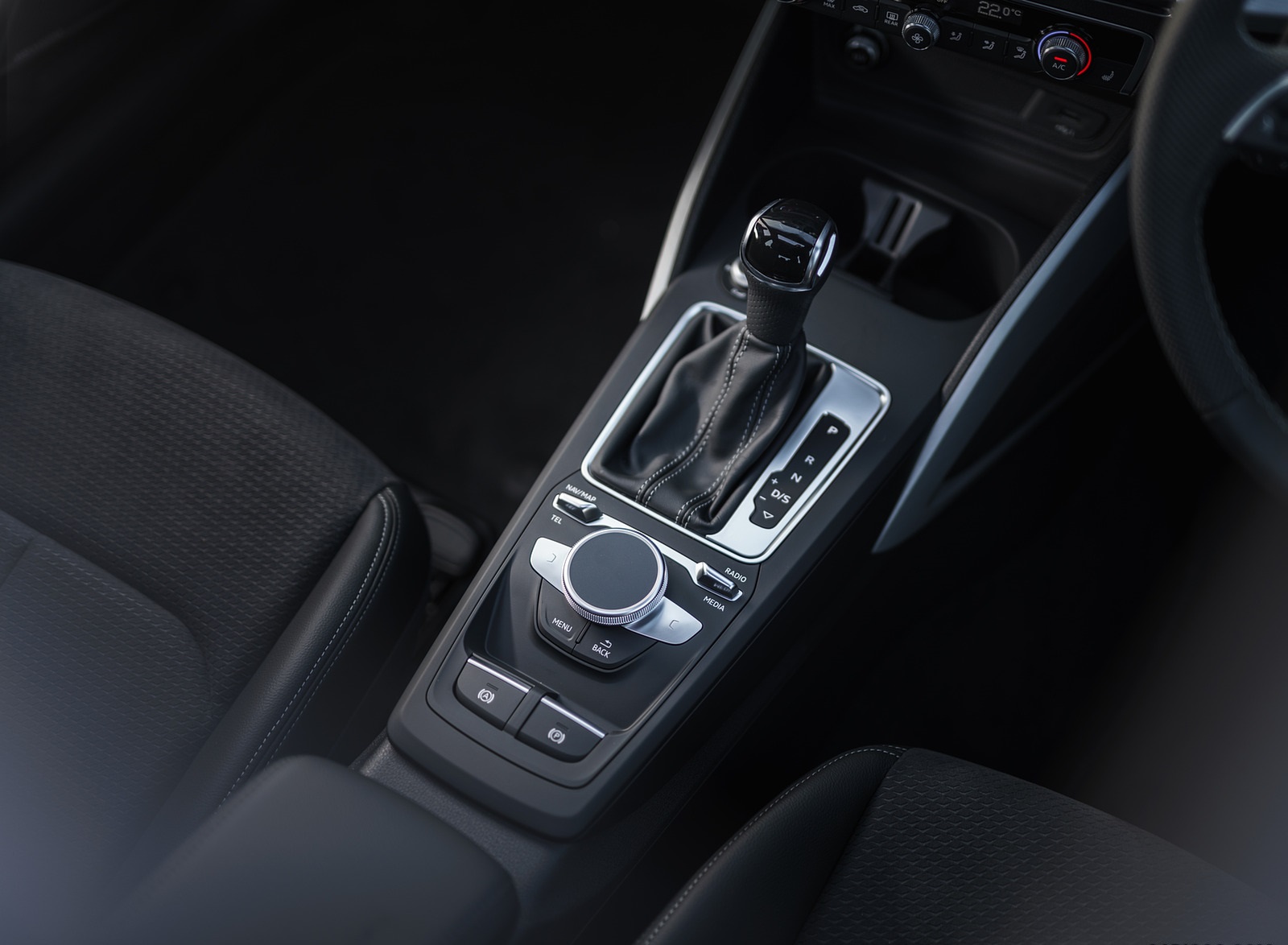 2021 Audi Q2 35 TFSI (UK-Spec) Central Console Wallpapers  #179 of 196